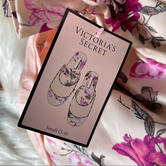 Victoria’s Secret Slippers Pink Faux Fur with Gift Bag 💕 - Picture 7 of 13